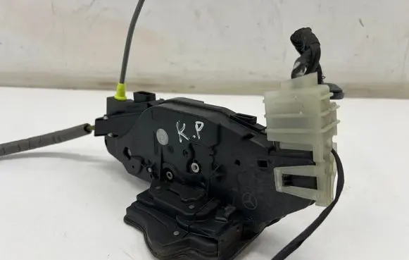 Mercedes-Benz CLA C118 X118 Front door lock A0997203102