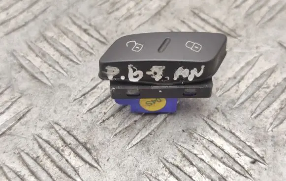 Volkswagen PASSAT B7 Central locking switch button 3AA962126