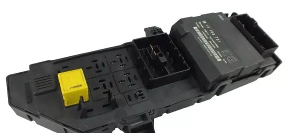 Opel Signum Fuse module 13168781 13181984