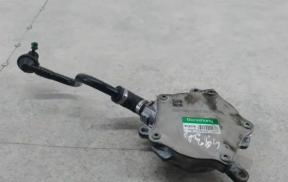 Audi A4 S4 B7 8E 8H Vacuum pump 06D145100H