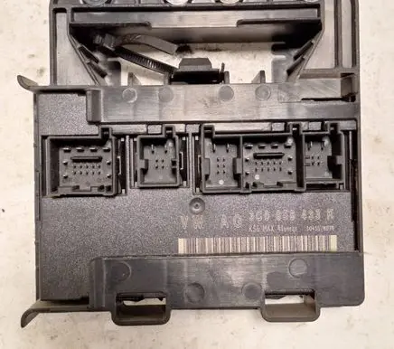 Volkswagen Golf IV Comfort/convenience module S0455H038 3C0959433K