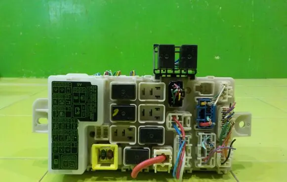 Citroen C-Zero Central body control module 8637A748 18AB36