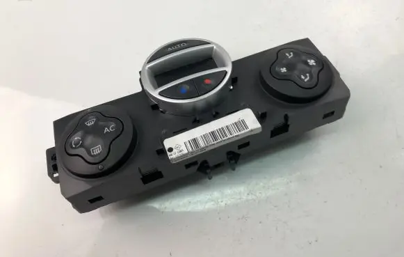 Renault Clio III Interior fan control switch 8200296683