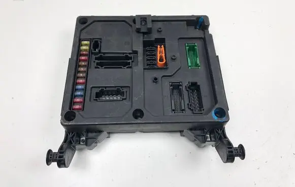 Ford Galaxy Fuse module S110730300E 7M3962258G YM2114B205CB
