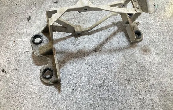 Polestar 2 A/C compressor mount bracket AD6TP