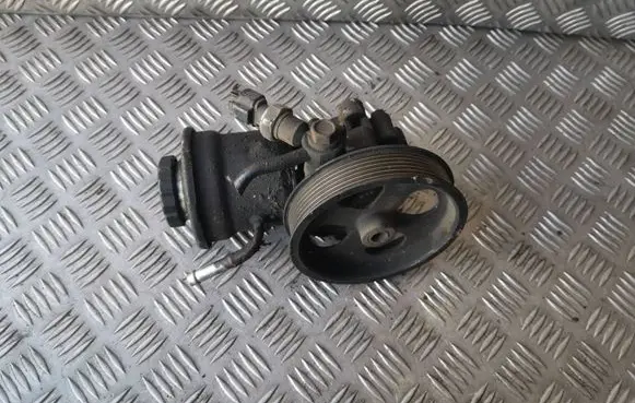 Toyota Corolla Verso AR10 Power steering pump