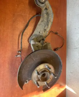 Rear wheel hub spindle/knuckle