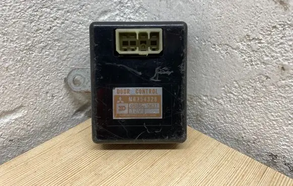 Mitsubishi Galant Eterna Central locking relay MB354328 0515000631