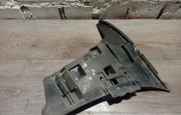 Volvo V70 Front bumper mounting bracket 09190303 9484337