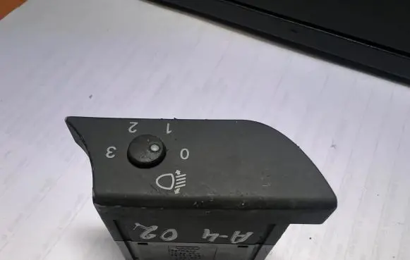 Audi A4 S4 B6 8E 8H Headlight level height control switch 8E2919094 0165381
