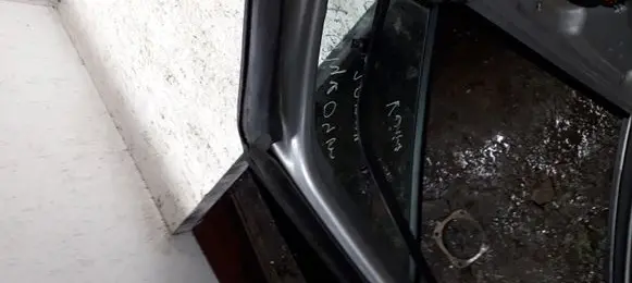 Fiat Ulysse Front door vent window glass four-door 000929