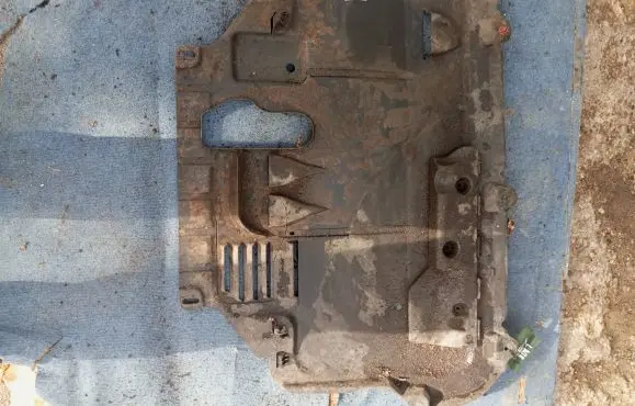 Engine splash shield/under tray