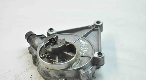 BMW 4 F32 F33 Vacuum pump 7622380