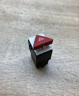 Volkswagen PASSAT B6 Hazard light switch 