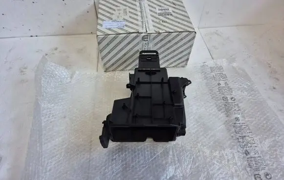 Fiat 500X Glove box 735697305 735606918 5XA75LXHAA