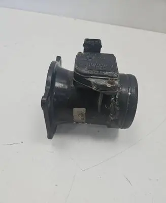 Audi A4 S4 B5 8D Mass air flow meter 058133471 AFH6010B