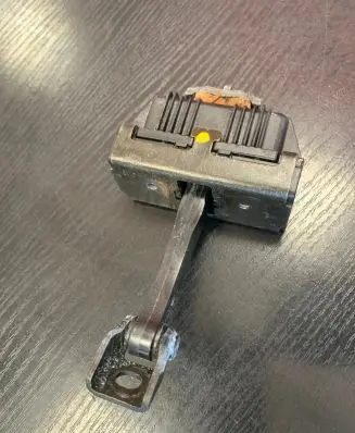 BMW 6 E63 E64 Front door check strap stopper 7009111