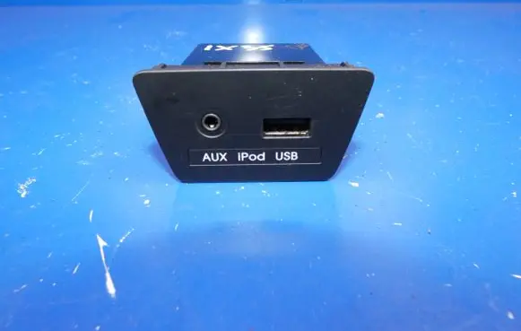 Hyundai ix35 AUX in-socket connector 96110-2S000 961102S000 LMC1410300954D
