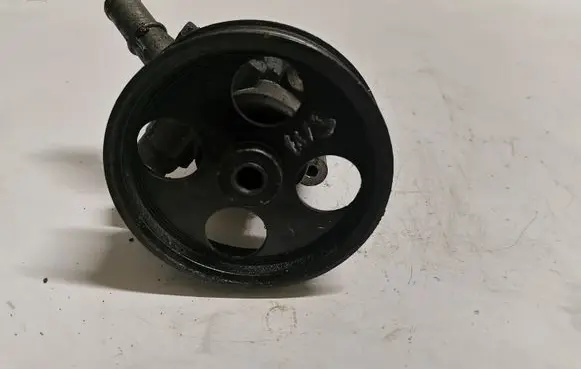Opel Insignia A Power steering pump 13309336 4KF1400013