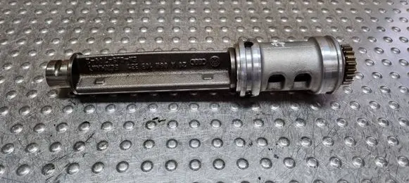 Volkswagen Golf VI Oil pump balance shaft 06H103331 06H103295CC