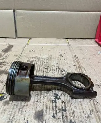 Volvo S40 Piston with connecting rod 83L38