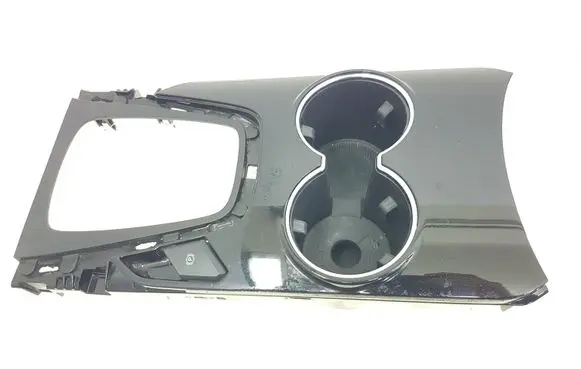 Cup holder front