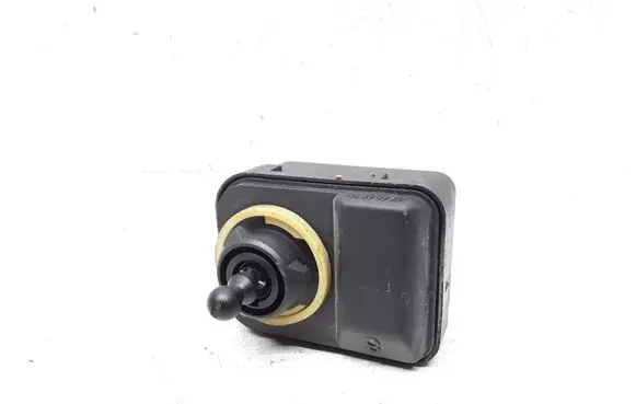 Volvo XC90 Headlight level adjustment motor 89024777