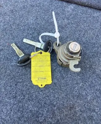 Saab 9-3 Ver2 Front door lock (next to the handle) 12236