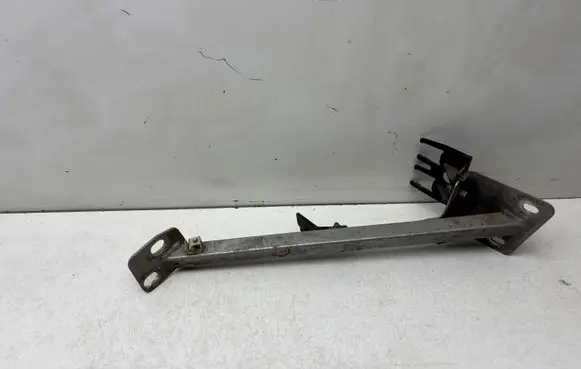 Audi A8 S8 D3 4E Fender mounting bracket 4E0805464E