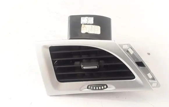 Renault Megane III Dashboard side air vent grill/cover trim 687618796R