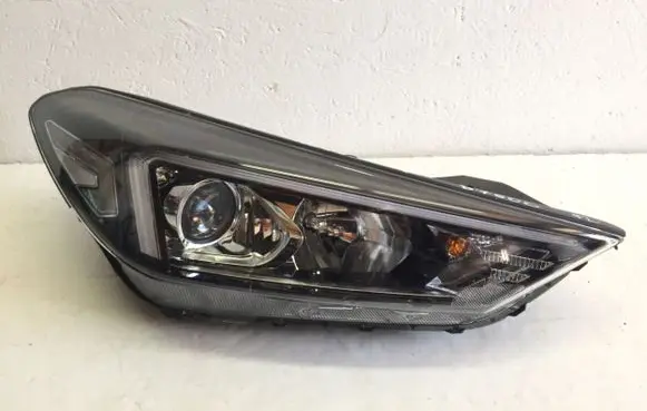 Hyundai Tucson TL Headlight/headlamp 92101