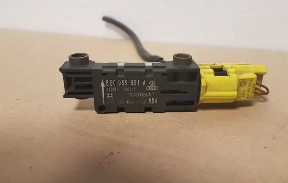 Audi A6 S6 C6 4F Airbag deployment crash/impact sensor 8E0959651A