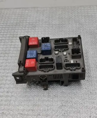 Renault Laguna II Fuse module 8200148809 518095401 8200004201E