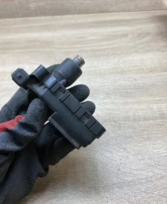 Volkswagen Golf V Throttle valve position sensor 0132008600