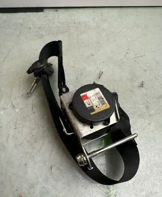 Opel Astra H Front seatbelt 560834901