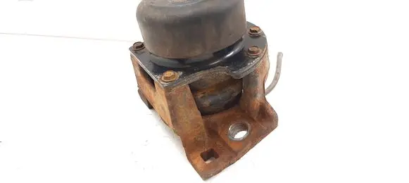 Nissan Navara D40 Engine mount bracket