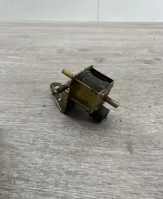 Audi A6 S6 C5 4B Vacuum valve 