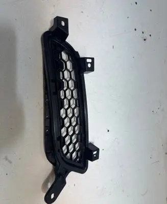 Mitsubishi Lancer VIII Front bumper lower grill 7450A306
