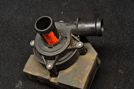 Volkswagen Golf VII Electric auxiliary coolant/water pump 5Q0965567