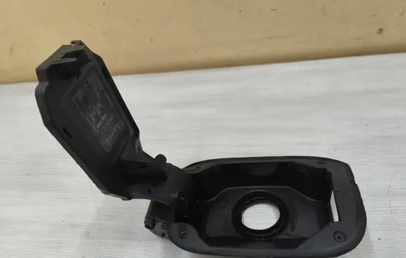 Mercedes-Benz CLA C117 X117 W117 Fuel tank cap A1176304100