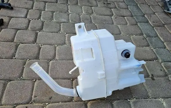 Toyota Camry VIII XV70 Lamp washer fluid tank 060851-626-