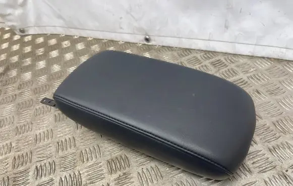 Toyota RAV 4 (XA40) Armrest