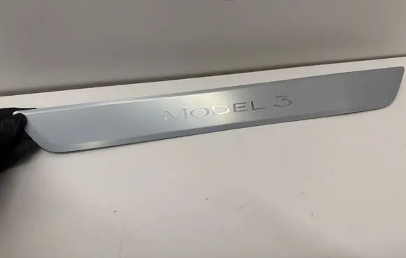Tesla Model 3 Front sill trim cover 109084400C 135592