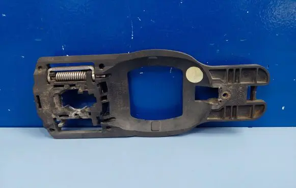 Rear door exterior handle/bracket
