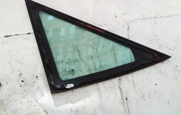 Peugeot 806 Front triangle window/glass 