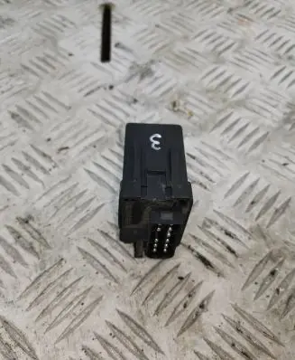 BMW 5 E39 Glow plug pre-heat relay 2246919 72RB510 15S504