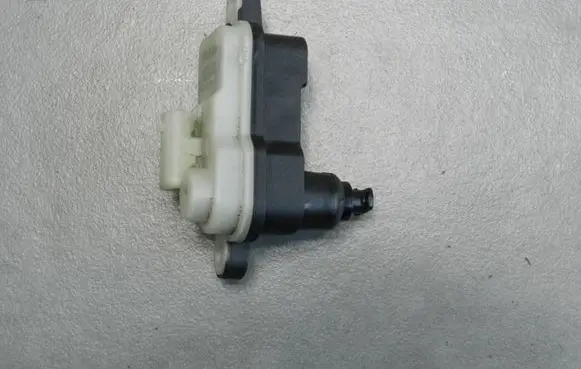 Fuel tank cap lock