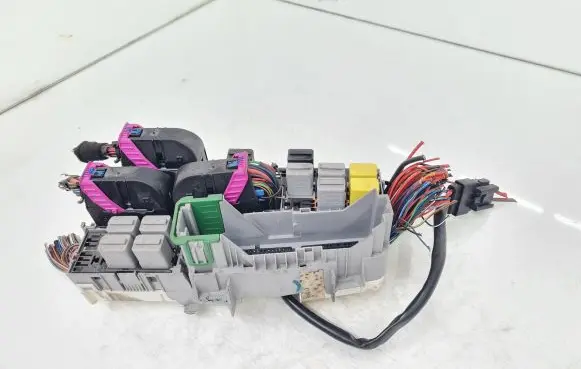 Opel Tigra B Fuse module GB20GF10 13100504 24433728