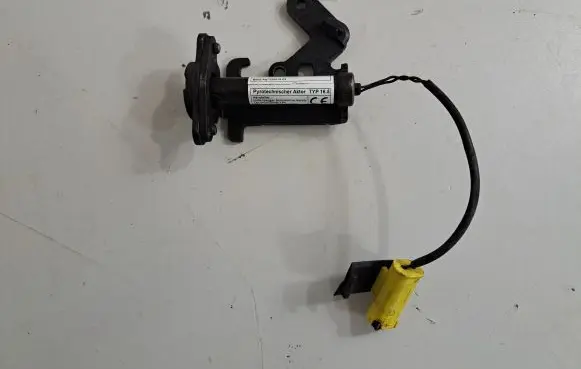 BMW X6 F16 Bonnet Pedestrian Airbag Actuator 7326019