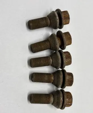 Volvo XC90 Anti-theft wheel nuts and lock 